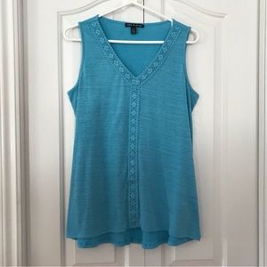 CABLE and GAUGE Aqua Sleeveless Vee Neck Lace Trim Shirt Size M